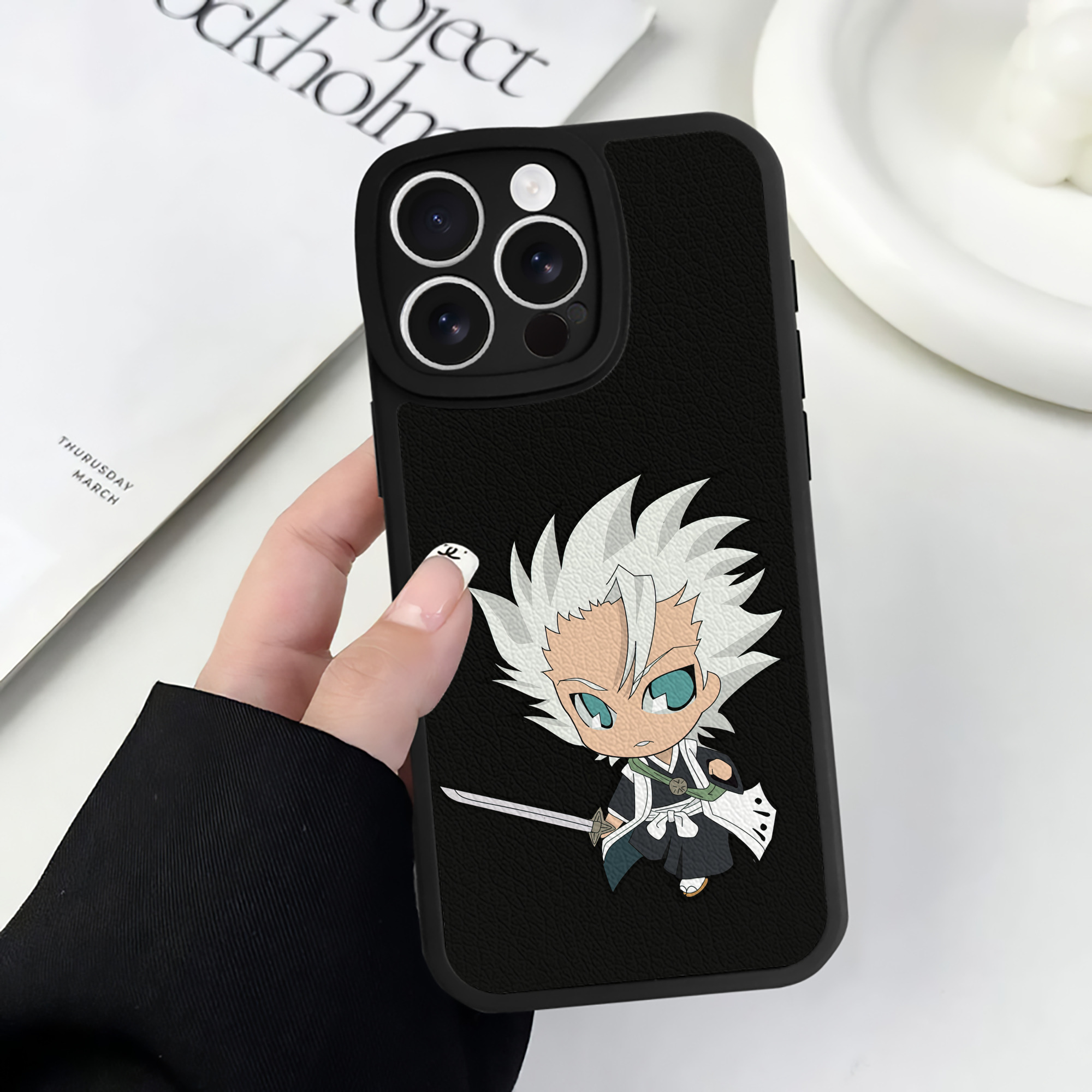 （画像用） ブリーチ 日番谷冬獅郎（ひつがや とうしろう） BLEACH Hitsugaya Toushirou 【iPhone 16シリーズ対応】シリコンスマホケース（レザー調） 材質：シリコン